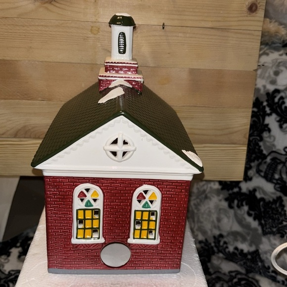 Department 56 Colonial Church - Picture 2 of 3